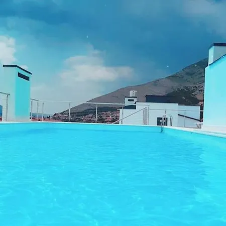 Impressive Τρέμπινιε